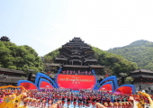 重庆彭水：2025第十四届乌江苗族踩花山节开幕