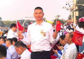 重庆“的哥”殷其龙现场观礼阅兵：心潮澎湃，为祖国繁荣富强骄傲、自豪 ...