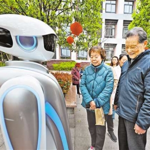 “比人还会聊天，嘴巴好甜哦！” 福利院来了情感陪护机器人 ...