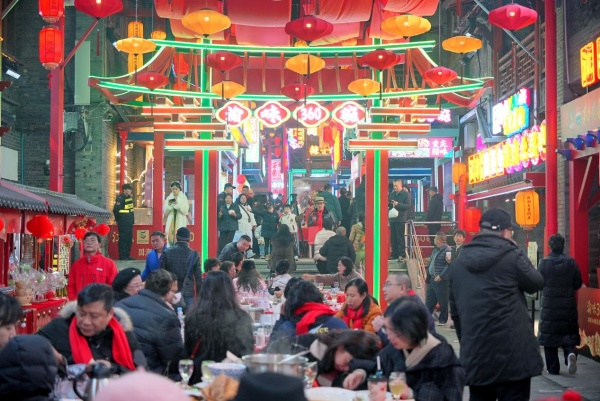 国潮美食街区。江北区商务委供图