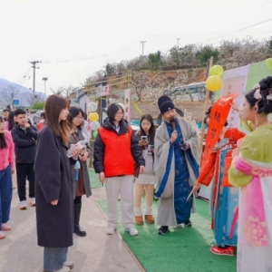 巫山：李花为媒 共搭“云端之约” 联谊平台