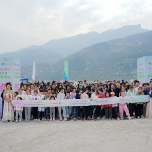 2025年重庆市巫山县曲尺乡李花季健步走活动启幕
