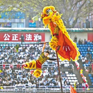 非遗舞动青春 开州瑞兽金狮“跃”入大学校园
