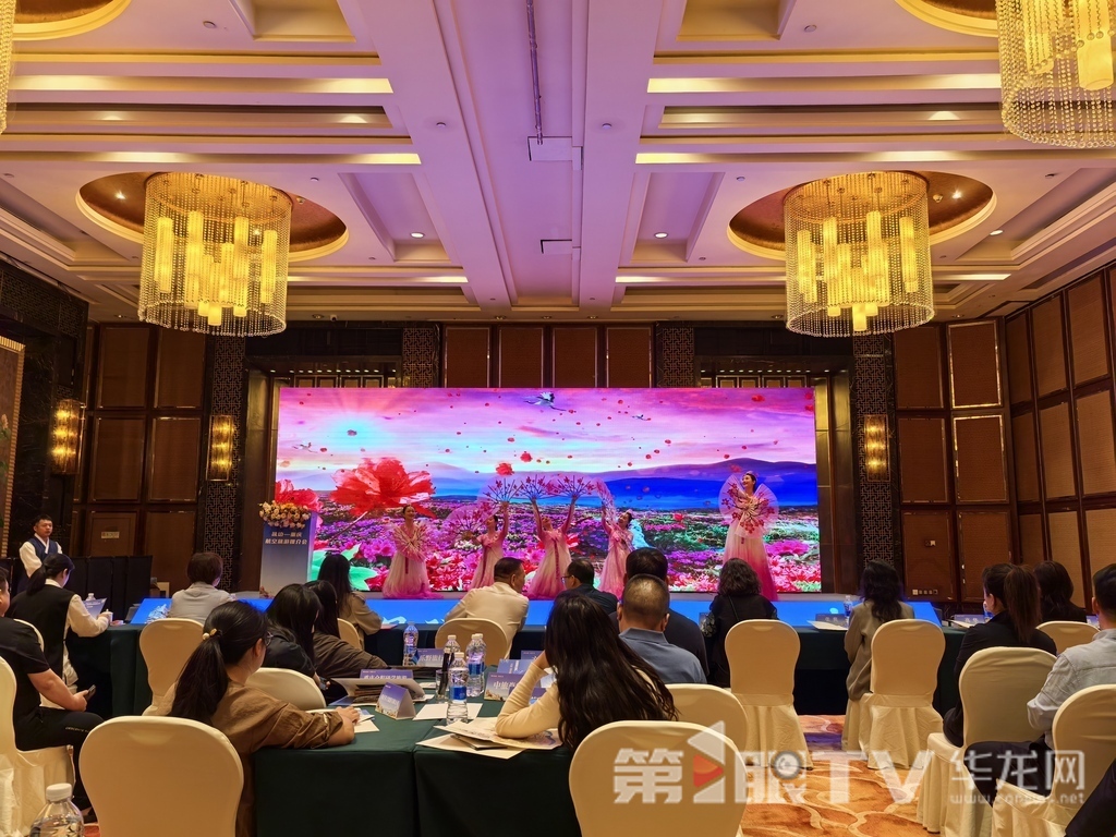 身着朝鲜族服饰的舞者翩然起舞。第1眼TV-华龙网 李舒 摄